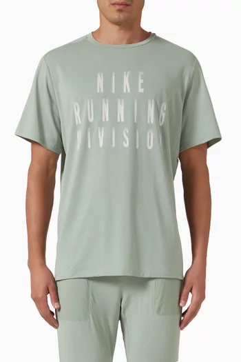 تي شيرت للجري بتقنية Dri-FIT