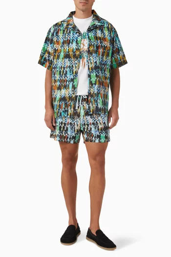 تي شيرت بشعار الماركة ونقشة مير شيفرون قطن