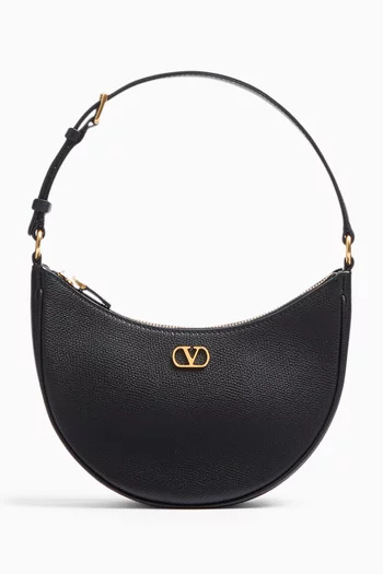 حقيبة هوبو ميني بشعار حرف V الشهير للماركة جلد عجل بارز الملمس