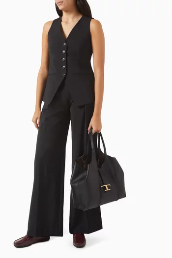 حقيبة متوسطة بحلية كلاسيكية بشكل حرف T جلد