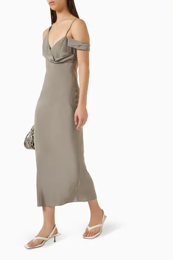 فستان متوسط الطول بدرابيه وأكتاف مكشوفة حرير