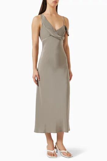 فستان متوسط الطول بدرابيه وأكتاف مكشوفة حرير