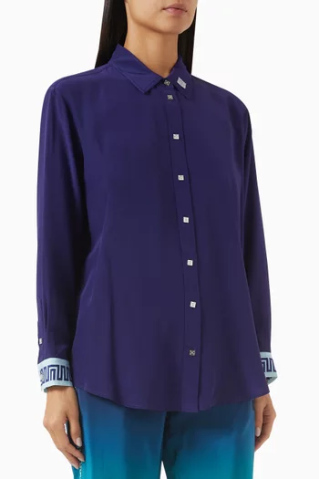 قميص بأساور بلون مغاير