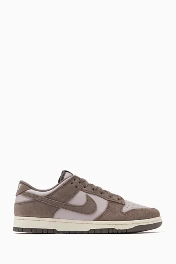 Dunk Low Retro SE Sneakers