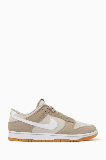 Dunk Low Retro SE Sneakers in Suede