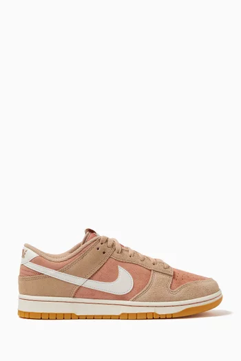 Dunk Low Retro SE Sneakers