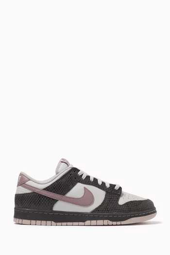 Dunk Low SE Sneakers in Leather