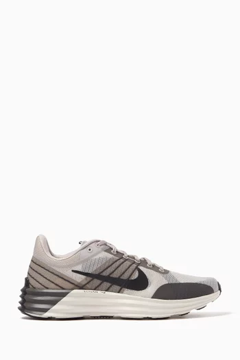 Lunar Roam Sneakers