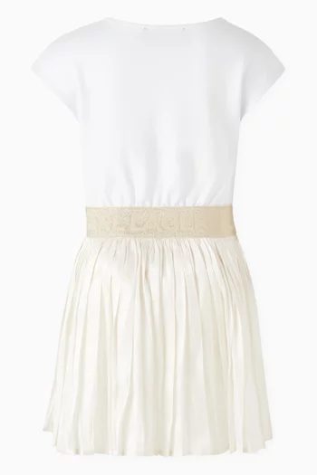 فستان واسع بشعار الماركة بتصميم لامع