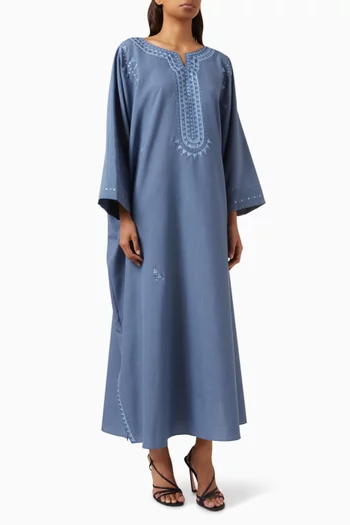 قفطان مزين بتطريزات