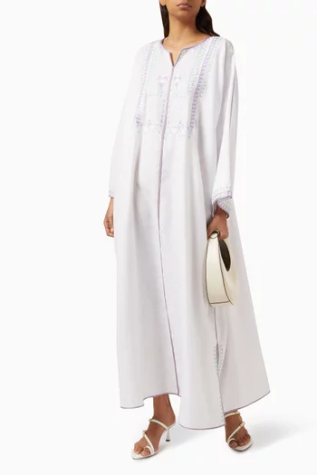 قفطان مزين بتطريزات