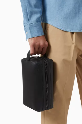 Straw-Grain Wash Bag in Embossed Leather