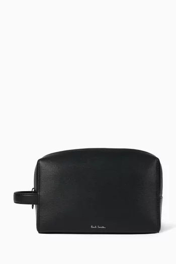 Straw-Grain Wash Bag in Embossed Leather