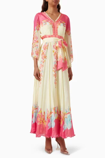 فستان طويل مزين بنقشة شيفون