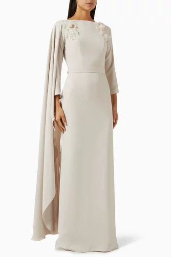 فستان طويل مزين بزهور بارزة