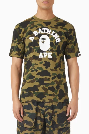 تي شيرت فرست بنقشة مموهة بتصميم جامعي قطن