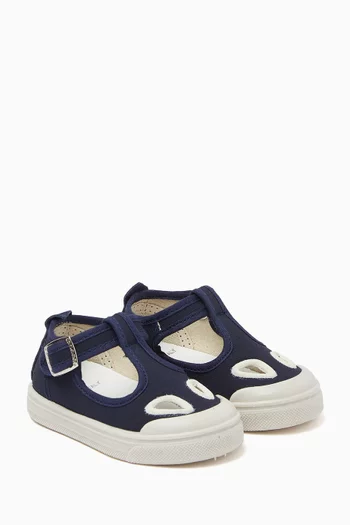 Closed Toe Buckle Slip-on Shoes