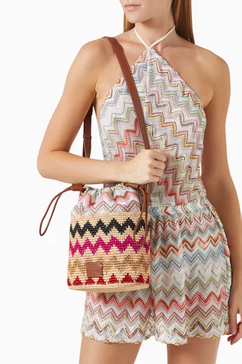 Small Zigzag Bucket Bag in Raffia