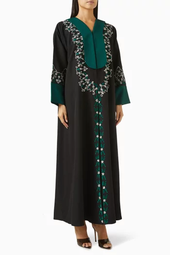 عباية مطرزة بالخيوط كريب