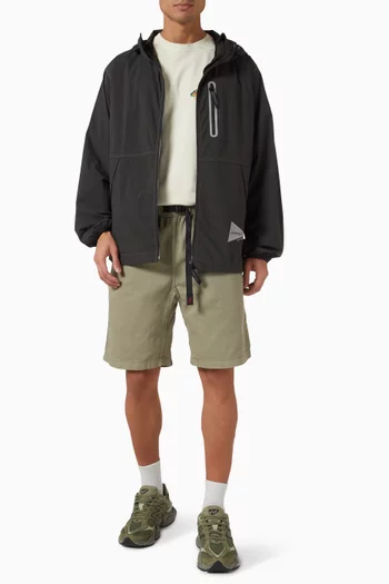 شورت بشعار الماركة قطن تويل عضوي مصبوغ