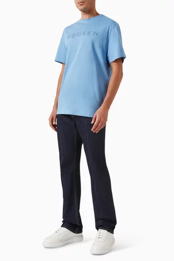 تي شيرت مزين بشعار الماركة قطن