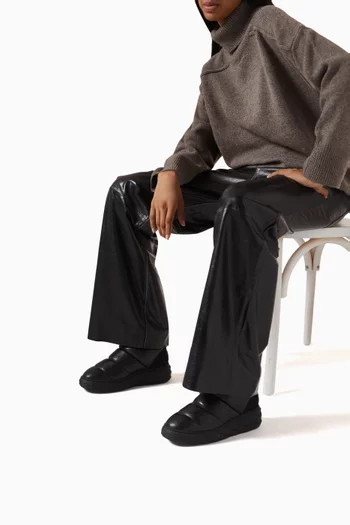 حذاء بوت زان بنعل سميك بشعار الماركة بتصميم بارز جلد