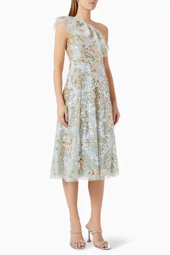 فستان بكتف مكشوف مزين بزهور باروكية وطول فوق الكاحل تول