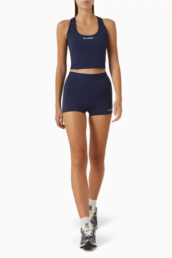 شورت بايكر بشعار الماركة بخط سيريف