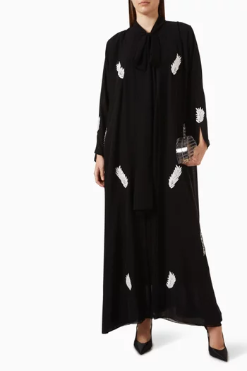 عباية مزينة بتطريزات شيفون