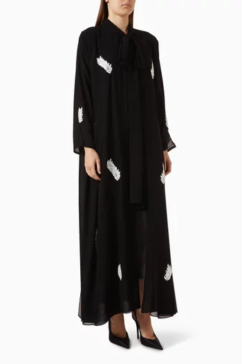 عباية مزينة بتطريزات شيفون