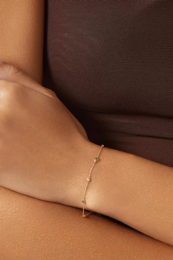 سوار بتصميم سلسلة بحلي قلب مرصعة بأحجار خضراء وماس ذهب عيار 18