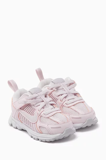 Zoom Vomero 5 Sneakers in Mesh & Leather