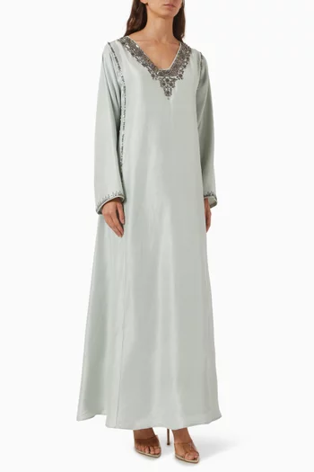 قفطان مزين بتطريزات