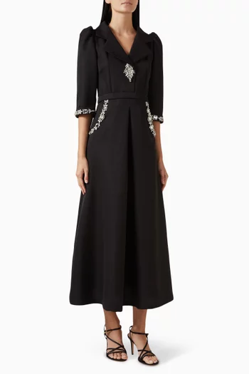 فستان طويل مطرز بالكريستال