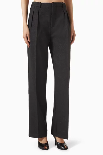 بنطال بقصة ساق مستقيمة