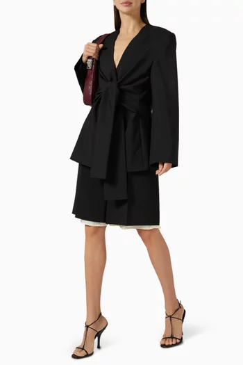 جاكيت بأكمام واسعة وخصر مزموم