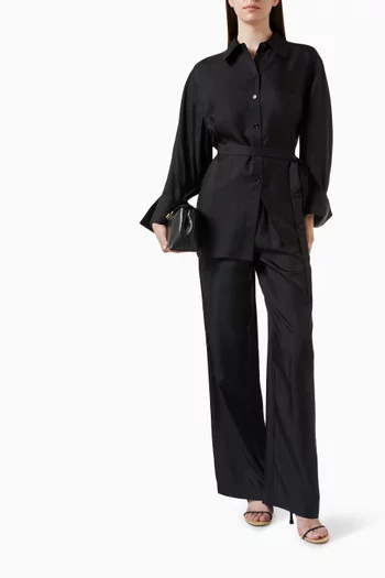 قميص بتفاصيل مبتكرة حرير