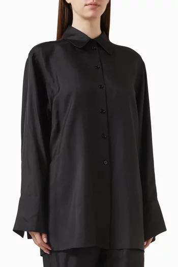 قميص بتفاصيل مبتكرة حرير