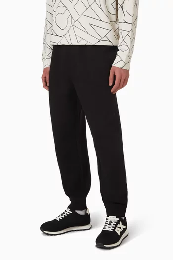 سنيكرز دروب بشعار الماركة على الجانب قماش شبكي