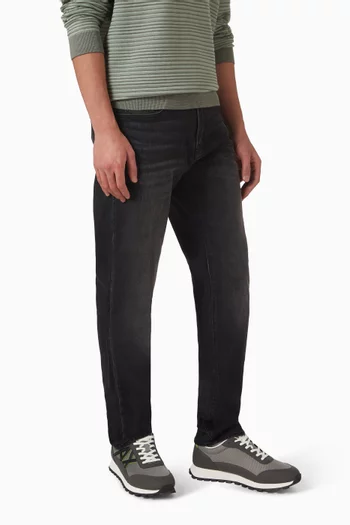 سنيكرز دروب بشعار الماركة على الجانب قماش شبكي