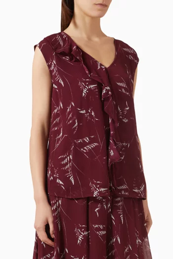 بلوزة بكشكش ونقشة أوراق شجر