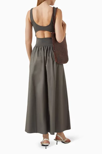 فستان طويل بفتحة رقبة على شكل قارب وفتحة مزيج فيسكوز