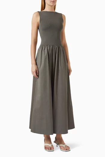 فستان طويل بفتحة رقبة على شكل قارب وفتحة مزيج فيسكوز