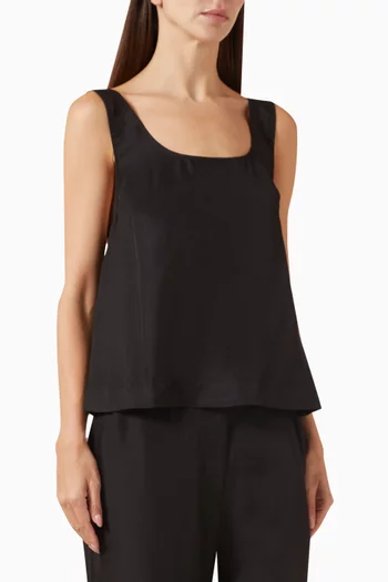 بلوزة جوردان بأزرار حرير