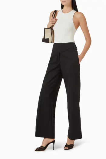 بلوزة منحوتة بلا أكمام منسوجة