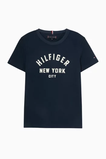 تي شيرت قطن بشعار الماركة بتصميم مقوس