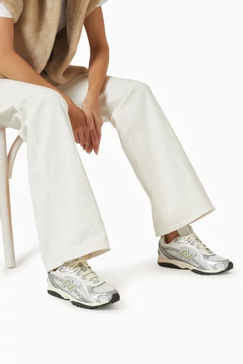 204L Sneakers in Mesh