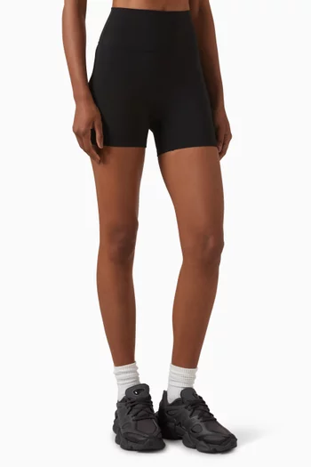 شورت ألتيميت بقصة قصيرة للغاية