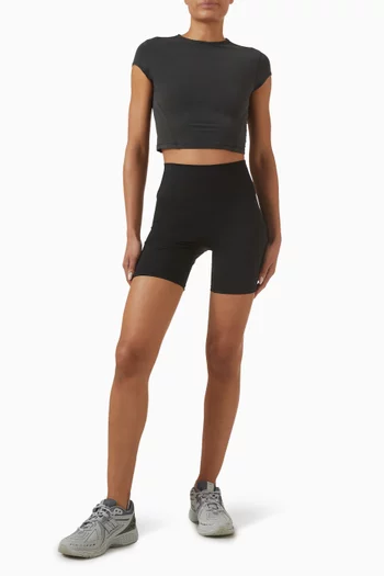 بلوزة بأكمام قصيرة قماش ناعم