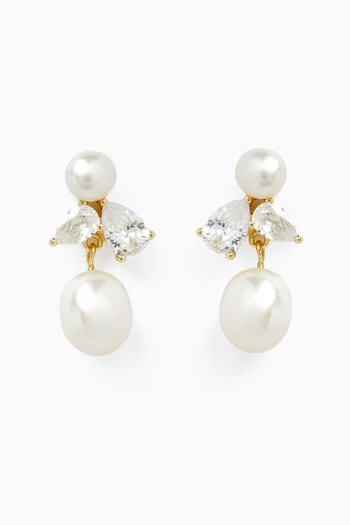 أقراط سيسيليا مرصعة باللؤلؤ فضة إسترلينية مطلية ذهب عيار 14